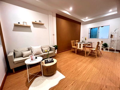 Townhouses for sale Suan Dusit University : 2-Storey Townhome Near 🚇 MRT in Charan Area 📍 Prime Location, Easy Access to  the City 🏘️ New Renovate