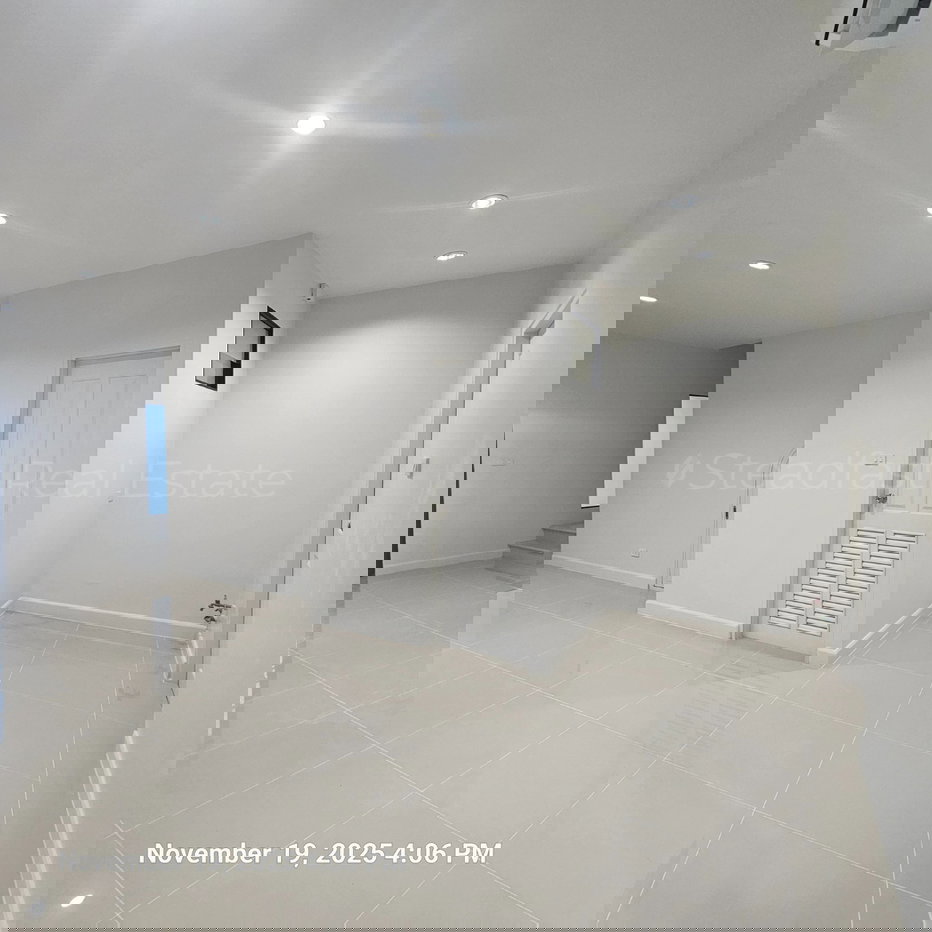 รูป ทาวน์โฮมน่าอยู่ หมู่บ้านโมดิ วิลล่า บางบัวทอง บ้านสวยรีโนเวทใหม่ทั้งหลัง 🏚️🌳 Line : @steadfastre - รูปที่ 2/10