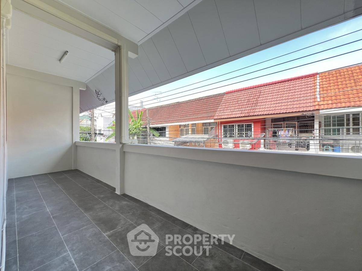 picture 3-BR Townhouse near MRT Phra Ram 9 (ID 1999650) - 6/8
