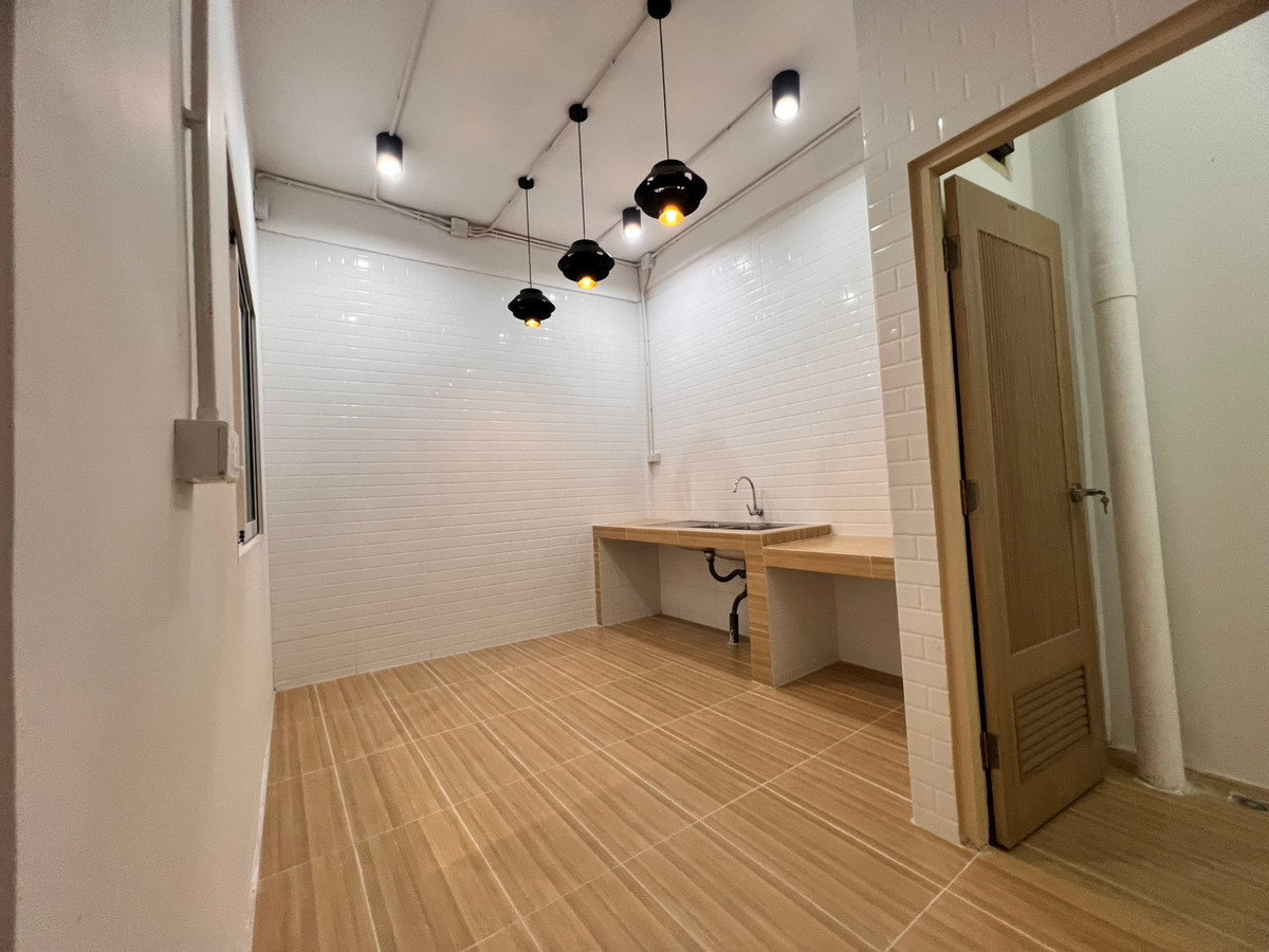 รูป 🏠 ทาวน์โฮม 2 ชั้น ใกล้ 🚇 MRT จรัญฯ 📍 ทำเลดี เข้าเมืองง่าย 🏘️  ✔️ รีโนเวทใหม่ทั้งหลัง สไตล์มินิมอล - รูปที่ 11/28
