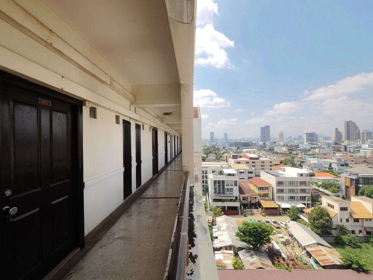 รูป ขายราคาพิเศษ คอนโด รัชดาเทอเรส ชั้น10 ขนาด 36.16 ตร.ม. ทำเลดีมากอยู่ใจกลางเมือง เดินทางสะดวก ใกล้BTSพหลโยธิน24  รีโนเวทใหม่ พร้อมเฟอร์ [พหลโยธิน 24] - รูปที่ 24/32