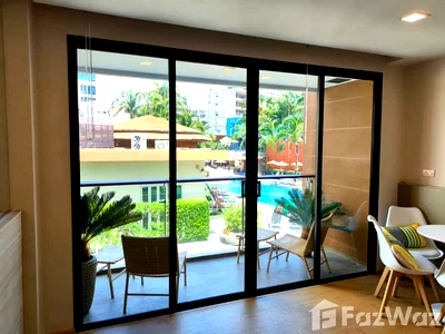 Condos for sale : Modern Freehold Studio with Pool View – The Beach Heights 5704284