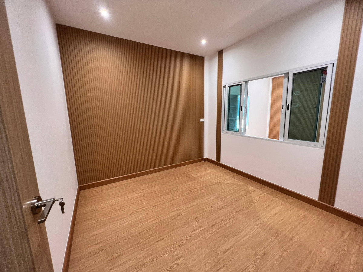 รูป 🏠 ทาวน์โฮม 2 ชั้น ใกล้ 🚇 MRT จรัญฯ 📍 ทำเลดี เข้าเมืองง่าย 🏘️  ✔️ รีโนเวทใหม่ทั้งหลัง สไตล์มินิมอล - รูปที่ 7/28