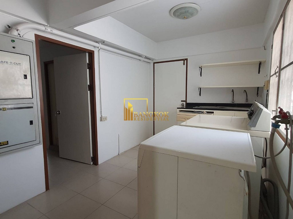 รูป Very Spacious 3 Bedroom House With Pool in Ekkamai Area - BR2621CD - รูปที่ 15/38