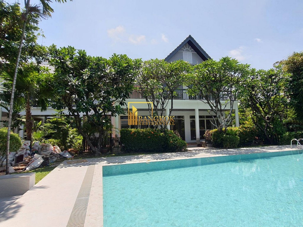 รูป Very Spacious 3 Bedroom House With Pool in Ekkamai Area - BR2621CD - รูปที่ 36/38