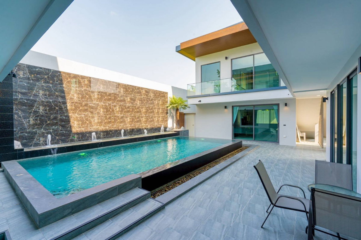 รูป ขายวิลล่าหรูดีไซน์สุดพรีเมียม ในพัทยา ทำเลทุ่งกลม-ตาลหมัน เดินทางง่าย ใกล้แหล่งท่องเที่ยวและสิ่งอำนวยความสะดวกครบครัน - รูปที่ 1/29