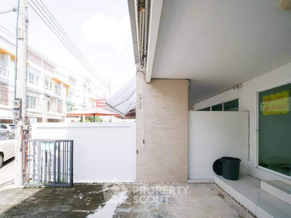 รูป ทาวน์เฮาท์ 3-ห้องนอน ใน ลาดพร้าว (ID 1598287) - รูปที่ 2/44