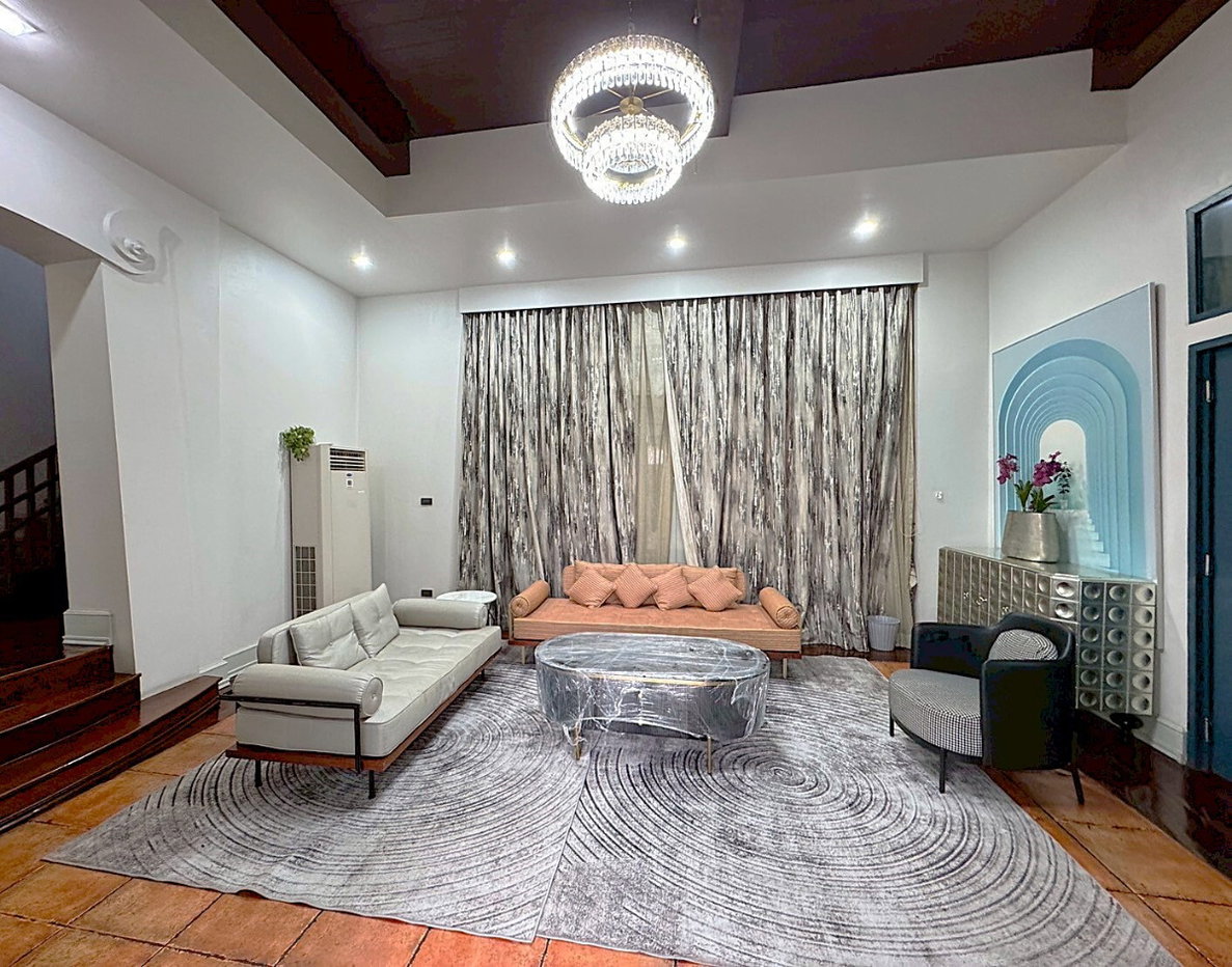 รูป บ้านหรู 5 ห้องนอน พร้อมสระว่ายน้ำ ใจกลางทองหล่อ ** NO CO-AGENT ** - รูปที่ 11/22