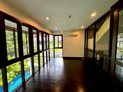 Houses for rent วิทยาลัยพิบูลประชาสรรค์แผนกประถม : Luxury House with Private Swimming Pool in the Heart of Asoke ** NO CO-AGENT **
