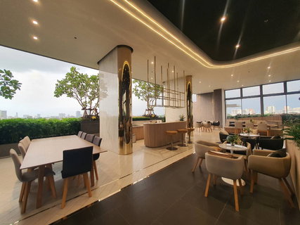 รูปภาพ For rent 1-bedroom unit at The Clev Riverline Chaopraya–Wongsawang,  29 sq.m., on the 21st floor with a curved river view. Fully furnished