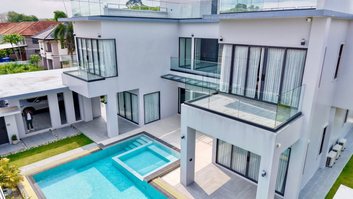 รูป ขายพูลวิลล่าหรู ในพัทยา พร้อมการตกแต่งและสิ่งอำนวยความสะดวกครบครัน ใกล้อ่างมาบประชันเพียง พร้อมเข้าอยู่ - รูปที่ 26/32