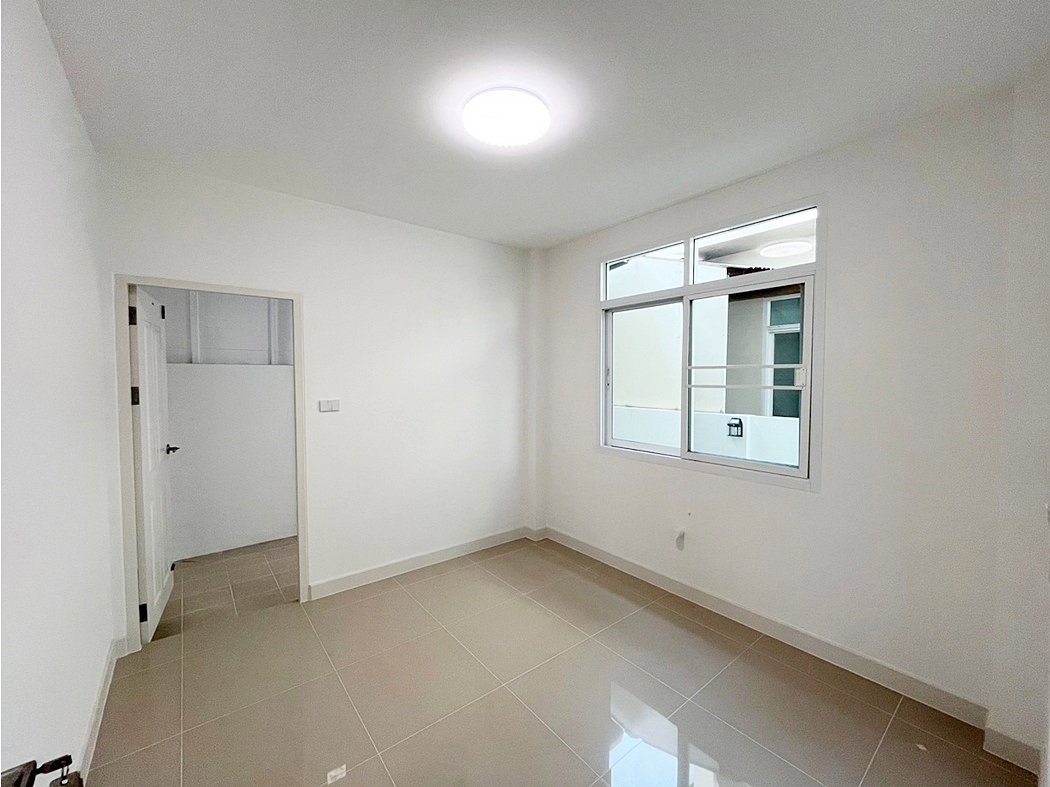 รูป Call : 082-661-4789 หมู่บ้านชิชากร 2 บางใหญ่ บ้านรีโนเวทใหม่ทั้งหลัง 4 ห้องนอน 3 ห้องน้ำ ทำเลทองติดถนนกาญจนาภิเษก ใกล้เซ็นทรัลเวสต์เกต เพียง 3.5 กม. - รูปที่ 7/14