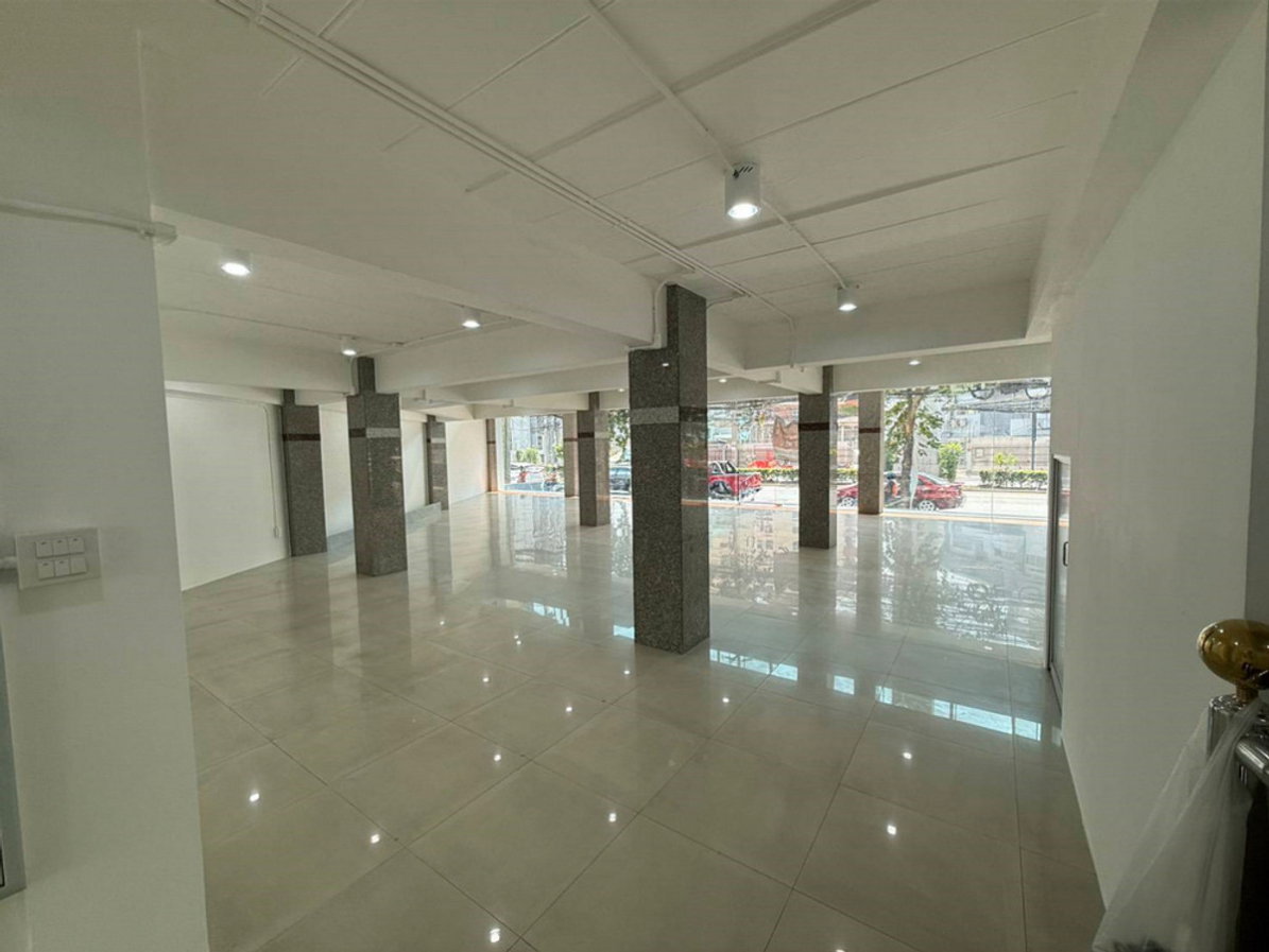 รูป S1088 🚨 ด่วน! ตึกติดรถไฟฟ้า 10 เมตร ราคาหลุดตลาด 🔥🔥 เพียง 14.95 ล้านบาท ‼️ - รูปที่ 6/9