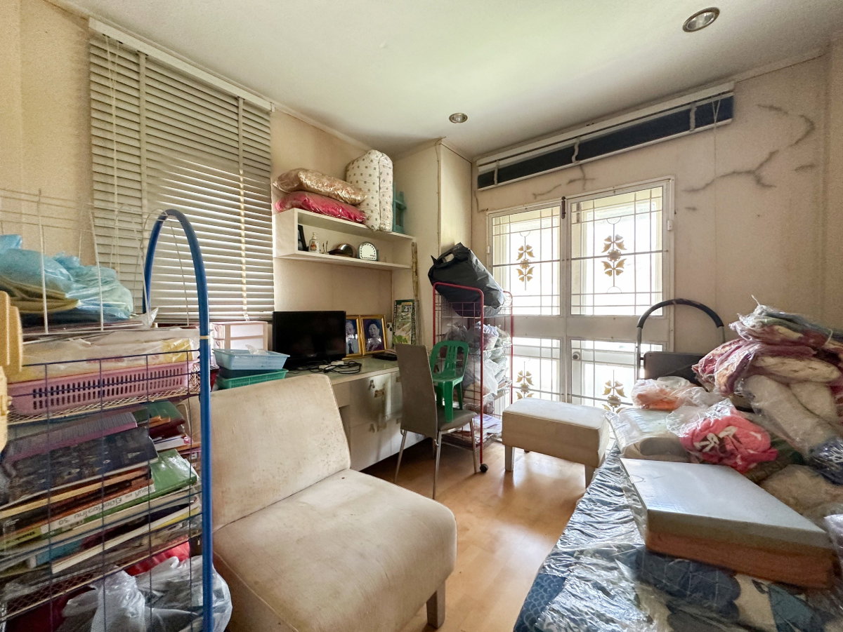 รูป 🚨 ขายตามสภาพ ทุบราคาด่วน! ถนนเมนติดสาย 1 (รีบจบใน 2 เดือน) 🔥 ขายบ้านเดี่ยว บ้านสวนพุทธมณฑล สาย 1 🔥 / 3 ห้องนอน #HRP1026 - รูปที่ 9/12