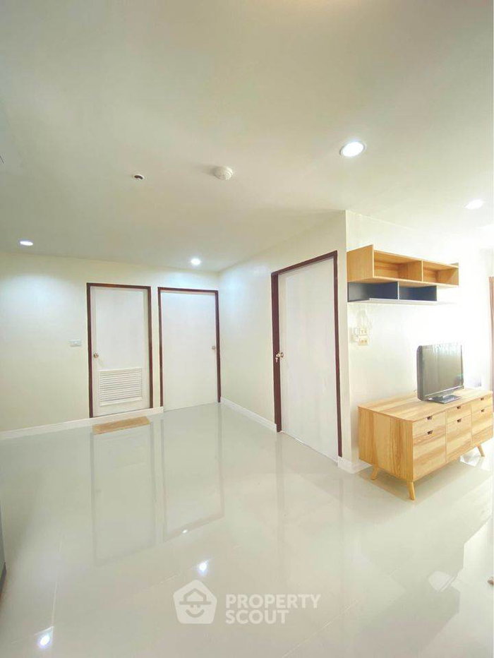 picture 2-BR Condo at Wittayu Complex near BTS Phloen Chit (ID 993930) - 3/15