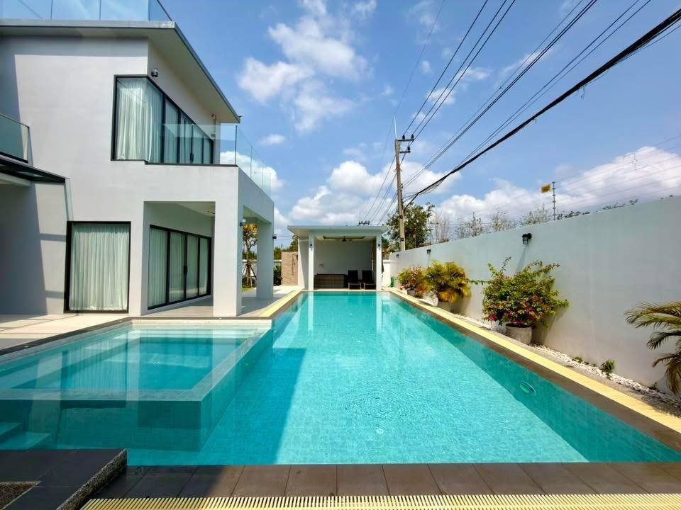 รูป ขายพูลวิลล่าหรู ในพัทยา พร้อมการตกแต่งและสิ่งอำนวยความสะดวกครบครัน ใกล้อ่างมาบประชันเพียง พร้อมเข้าอยู่ - รูปที่ 2/32