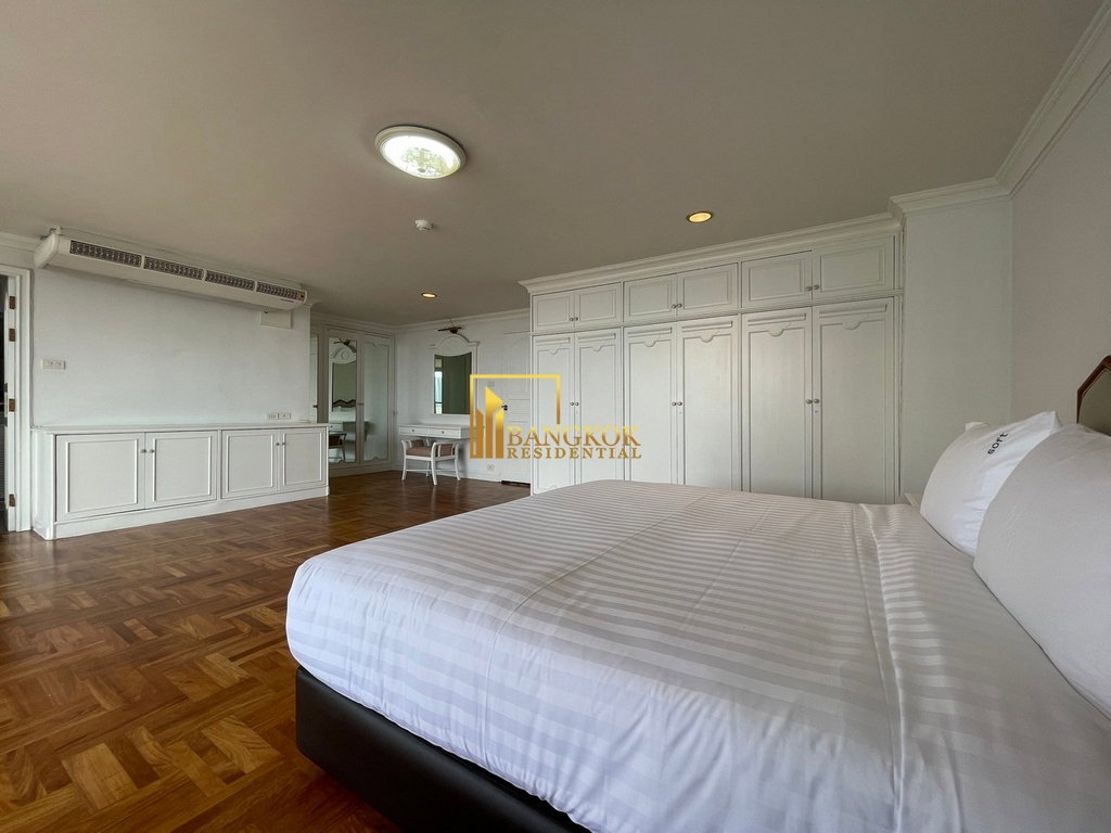 รูป Renovated 4 Bedroom Duplex Apartment in Phrom Phong Area - BR21157AP - รูปที่ 31/54