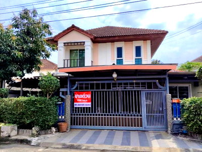 Houses for sale : Urgent sale! Large, ready-to-move-in 2-story detached house in Nalin Residence, Hathairat 29. Special price. Ideal for large families.
