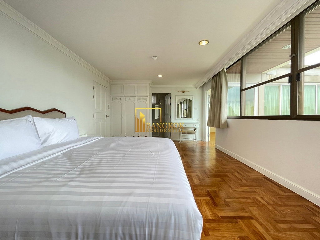 รูป Renovated 4 Bedroom Duplex Apartment in Phrom Phong Area - BR21157AP - รูปที่ 17/54