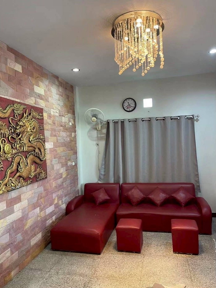 รูป ให้เช่าบ้านเดี่ยว 2 ชั้น ซอยลาดปลาเค้า 62 หมู่บ้านสุขนที5 ห้อง - 4 ห้องนอน (ห้องน้ำในตัว + แอร์ + เฟอร์ครบ เตียง/ตู้เสื้อผ้า/โต๊ะแป้ง) และ 1 ห้องเปล่า - รูปที่ 4/17