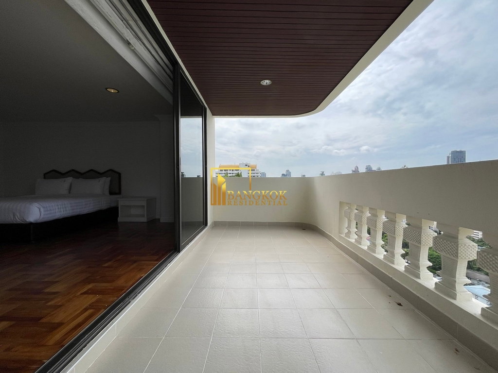 รูป Renovated 4 Bedroom Duplex Apartment in Phrom Phong Area - BR21157AP - รูปที่ 30/54