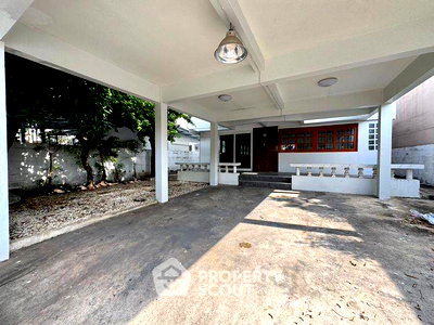 Houses for sale Bangkok : 5-BR House near ARL Hua Mak (ID 2779982)