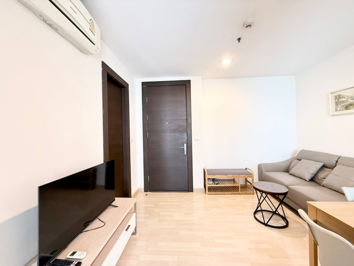 picture For Rent❗️"𝐑𝐡𝐲𝐭𝐡𝐦 𝐑𝐚𝐭𝐜𝐡𝐚𝐝𝐚"  1 Bedroom 1 Bathroom Size 35 Sq.m. Near : MRT-Ratchadapisek  - 3/10