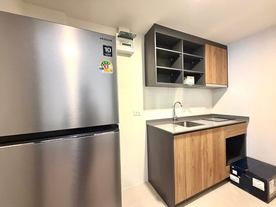 picture  THE LINE VIBE              Phahonyothin - 7/8