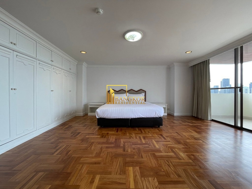 รูป Renovated 4 Bedroom Duplex Apartment in Phrom Phong Area - BR21157AP - รูปที่ 28/54