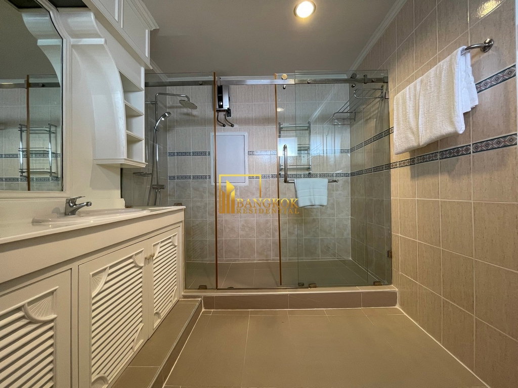 รูป Renovated 4 Bedroom Duplex Apartment in Phrom Phong Area - BR21157AP - รูปที่ 33/54