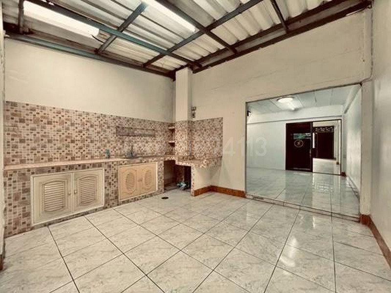 รูป ขายอาคารพาณิชย์ 3.5 ชั้น สุขาภิบาล 5 เหมาะทำออฟฟิศ ร้านค้า ทำเลทอง ย่านผู้คนหนาแน่น ใกล้ตลาดใหญ่ - รูปที่ 4/8