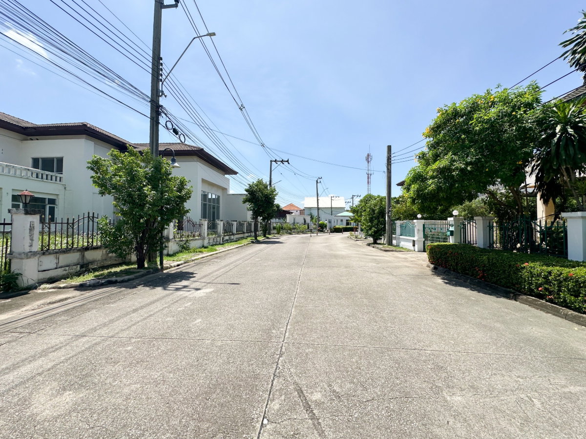 รูป 🚨 ขายตามสภาพ ทุบราคาด่วน! ถนนเมนติดสาย 1 (รีบจบใน 2 เดือน) 🔥 ขายบ้านเดี่ยว บ้านสวนพุทธมณฑล สาย 1 🔥 / 3 ห้องนอน #HRP1026 - รูปที่ 2/12