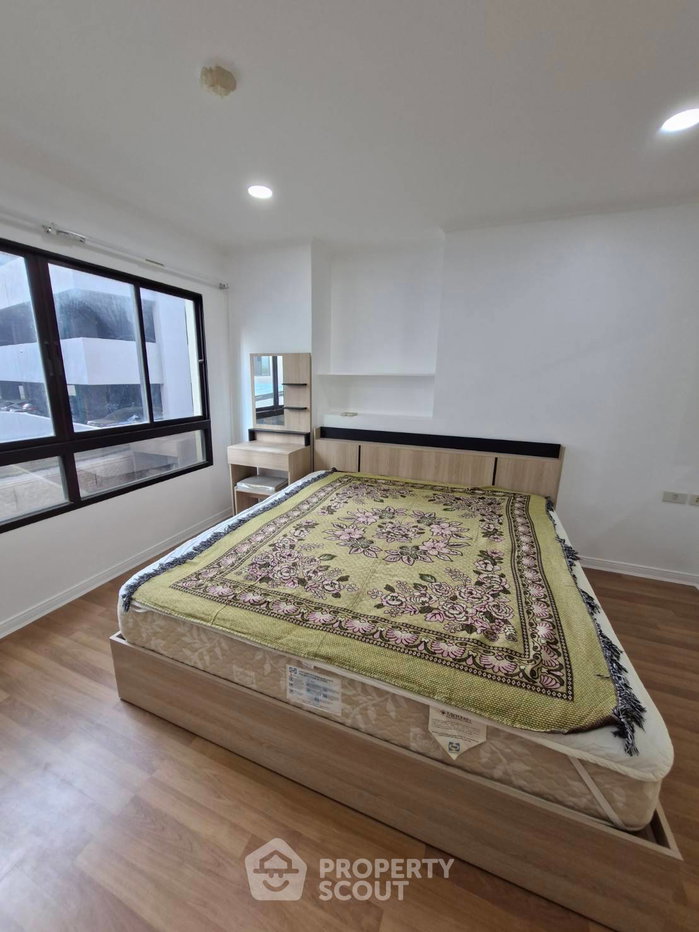 picture 1-BR Condo at Lumpini Place Narathiwas Ratchanakarin in Chong Nonsi (ID 2044107) - 10/17