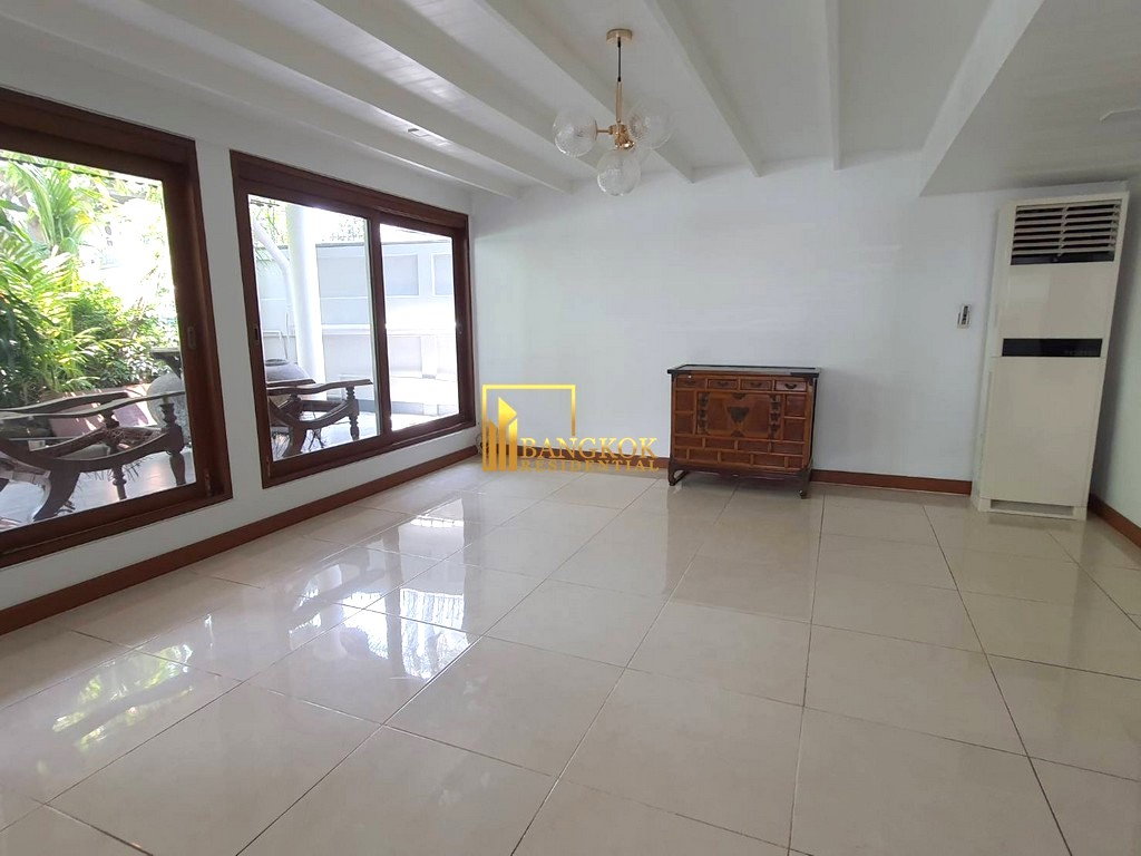 รูป Very Spacious 3 Bedroom House With Pool in Ekkamai Area - BR2621CD - รูปที่ 6/38