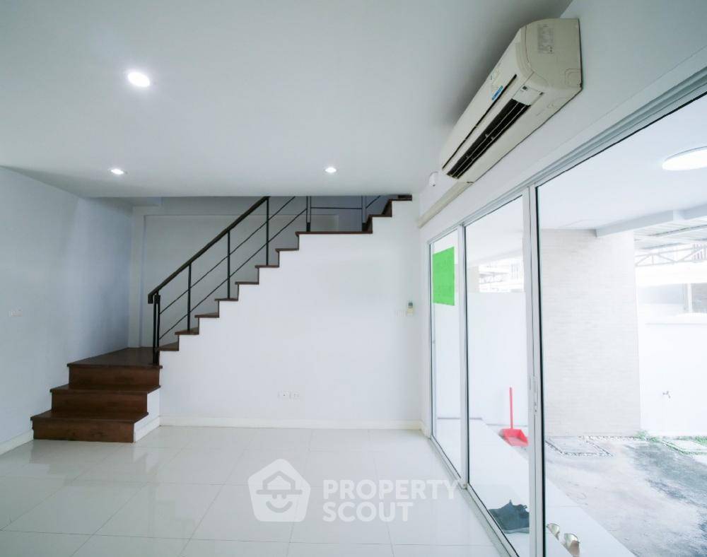 รูป ทาวน์เฮาท์ 3-ห้องนอน ใน ลาดพร้าว (ID 1598287) - รูปที่ 3/44