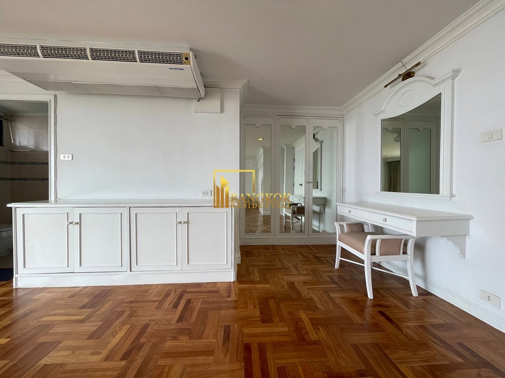 รูป Renovated 4 Bedroom Duplex Apartment in Phrom Phong Area - BR21157AP - รูปที่ 32/54