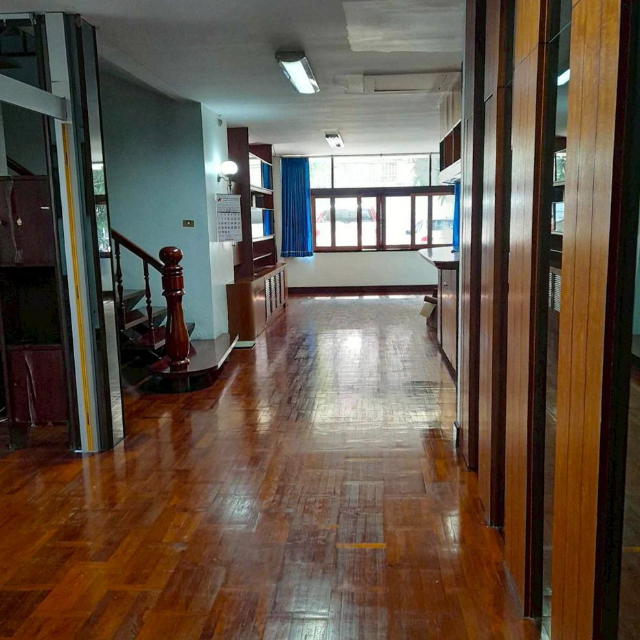 picture LTH14878-Spacious House for Rent Chong Nonsi | Family Home Prime Location | Near BTS Chong Nonsi | 200,000 THB/Month - 4/5