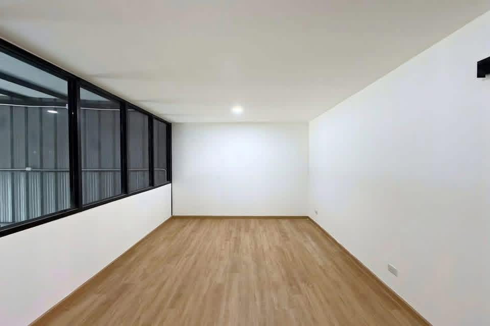 รูป ให้เช่าโกดัง ออฟฟิศ พัฒนาการ25 กำแพงเพชร พระราม9 ใกล้ห้างเดอะ ไนน์ เซ็นทรัล พระราม 9 เหมาะทำ สำนักงาน คลังเก็บสินค้า อู่ซ่อมรถ  - รูปที่ 6/8