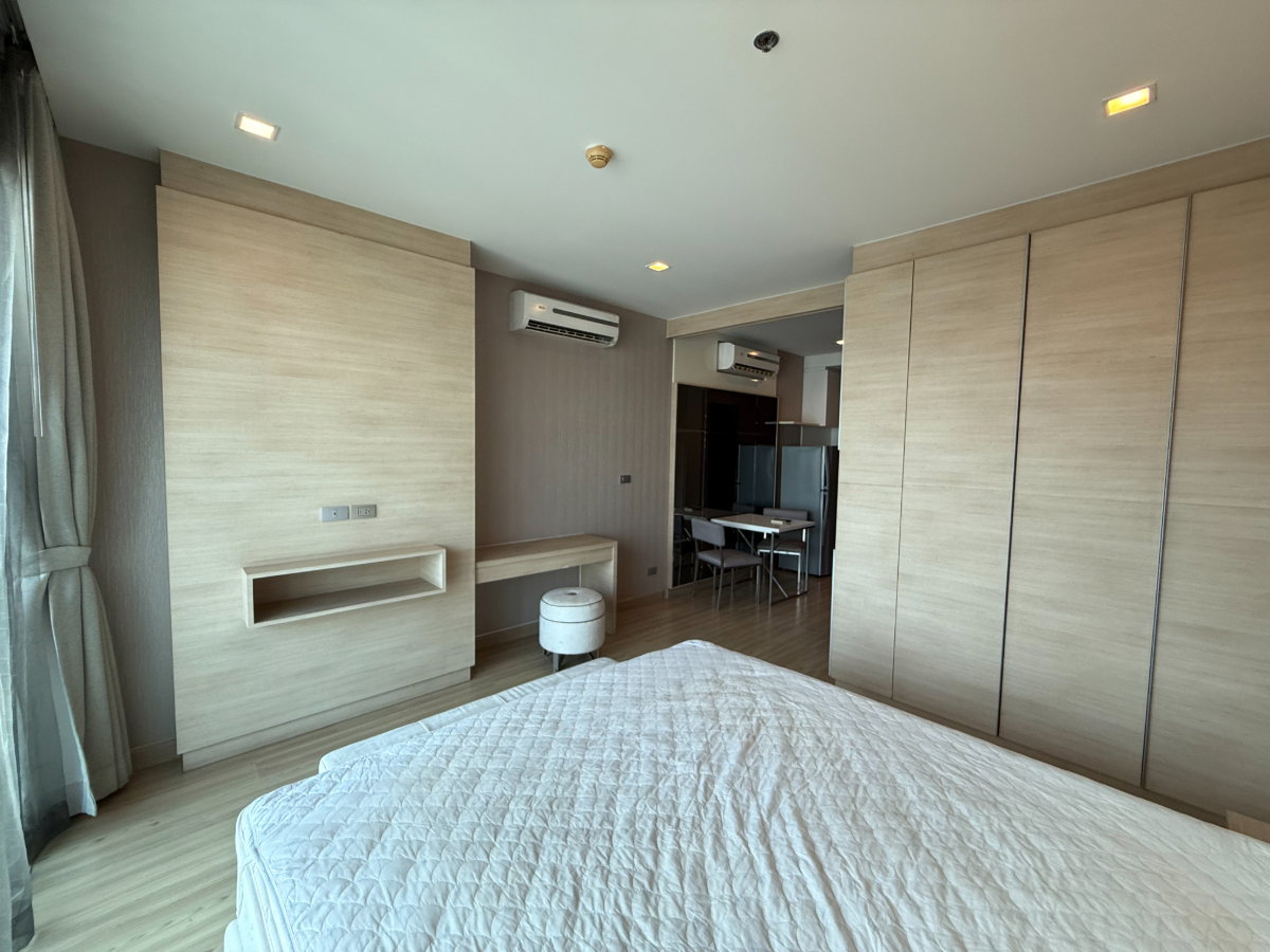 รูป ให้เช่า สกายวอล์ค เรสซิเดนซ์ กว้างขวาง 1 ห้องนอน 40 ตรม วิวเมือง ไม่บล็อค ใกล้ BTS พระโขนง - รูปที่ 3/23