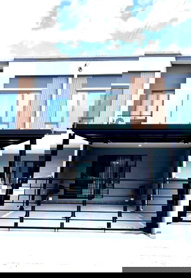 Townhouses for rent Samut Prakarn : Renting Pleno Sukhumvit-Bangna 2, beautiful house with a great atmosphere 