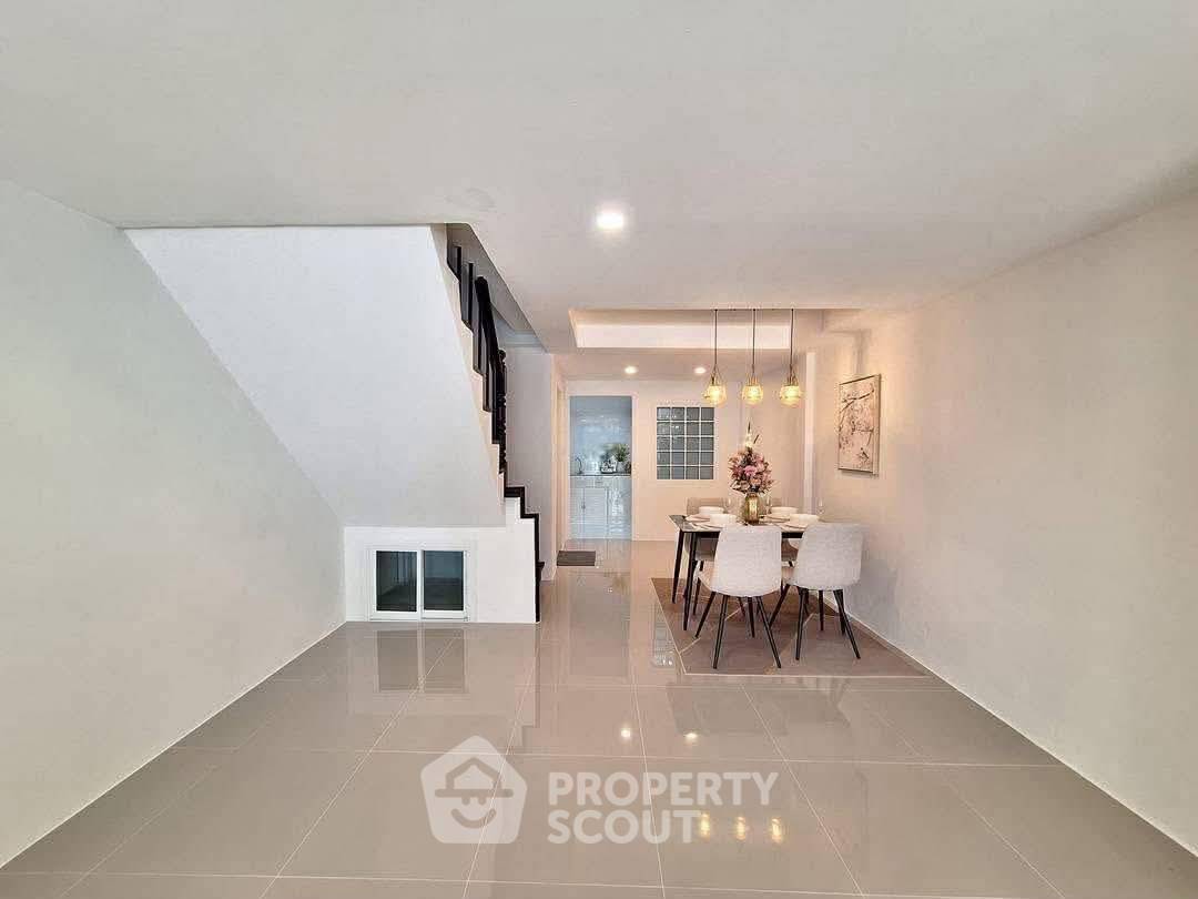 รูป ทาวน์เฮ้าส์ 2-ห้องนอน ใกล้ เมืองพัทยา (ID 2763973) - รูปที่ 2/16