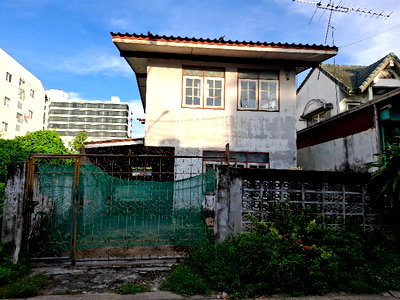 บ้านเดี่ยว ถนนรัชดา-รามอินทรา : ขายด่วน!! ที่ดินพร้อมบ้านเดี่ยว 2 ชั้น ซอยรามอินทรา 91 พื้นที่ 46 ตรว. ราคา 2.5 ล้านบาท