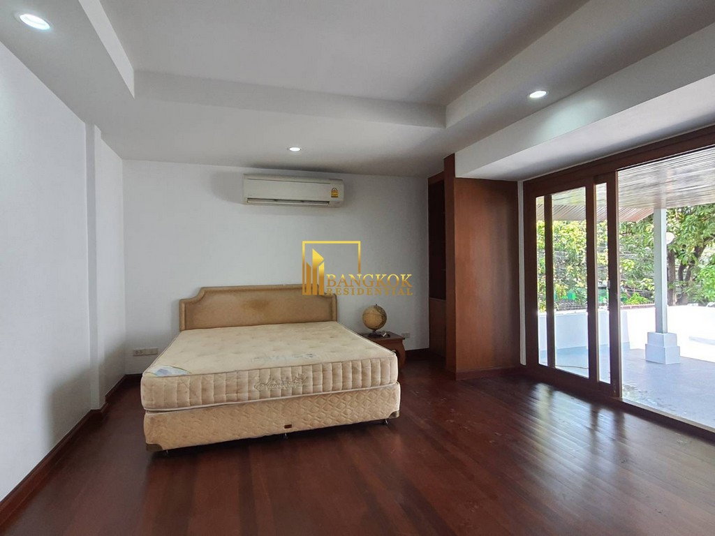 รูป Very Spacious 3 Bedroom House With Pool in Ekkamai Area - BR2621CD - รูปที่ 18/38