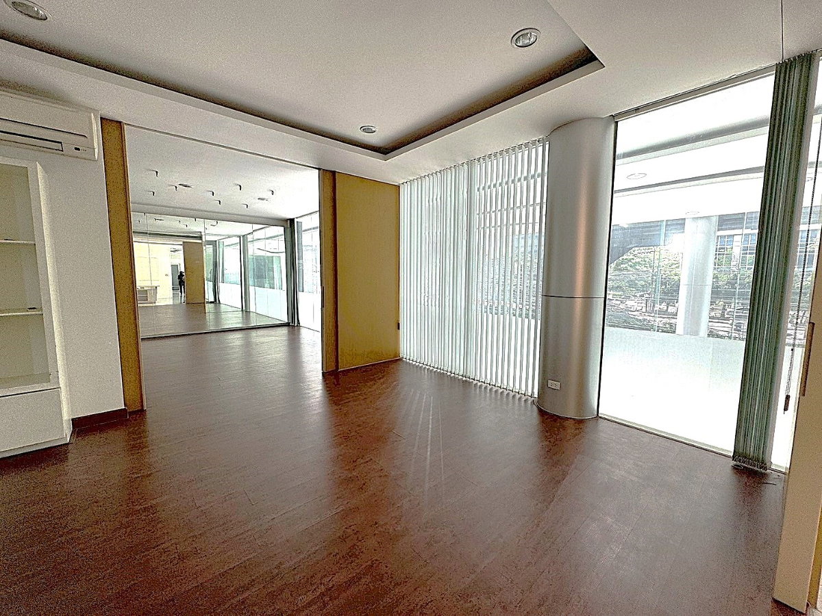 รูป อาคาร 3 ชั้น พร้อมลิฟท์ และที่จอดรถมากกว่า 15 คัน ริมถนนพระราม 9 ** NO CO-AGENT ** - รูปที่ 9/12