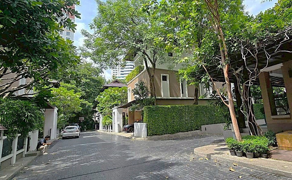 รูป บ้านหรูพร้อมสระว่ายน้ำส่วนตัว ใจกลางอโศก ** NO CO-AGENT ** - รูปที่ 25/26