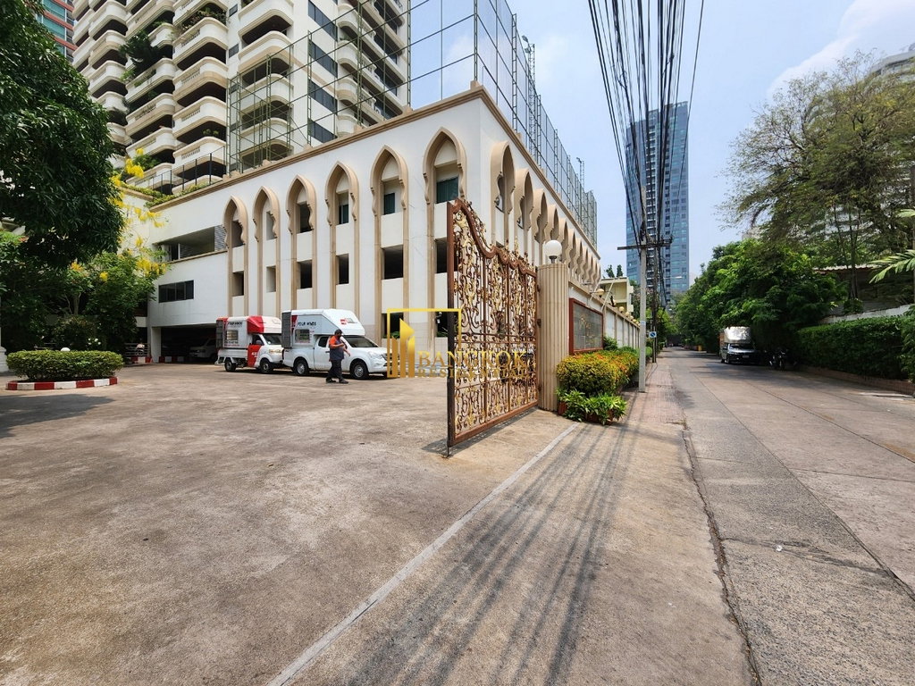 รูป Renovated 4 Bedroom Duplex Apartment in Phrom Phong Area - BR21157AP - รูปที่ 54/54