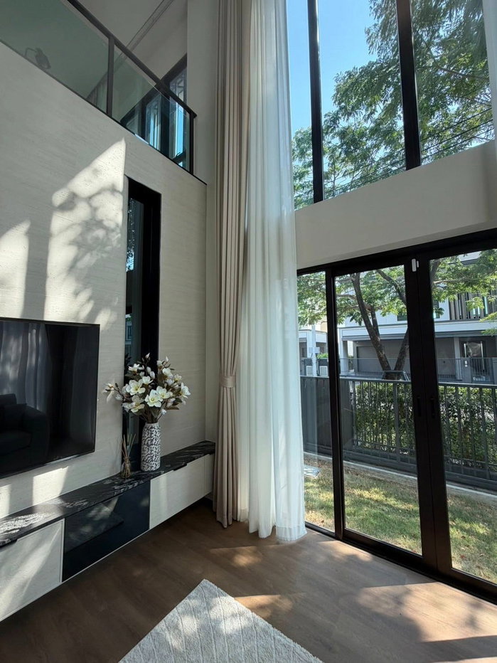 รูป RS5649 ให้เช่าบ้านหรู Vivaldi Bangna Km.5 บ้านสไตล์ Luxury พร้อมอยู่ ดีไซน์โปร่งโล่ง Double Volume - รูปที่ 2/8