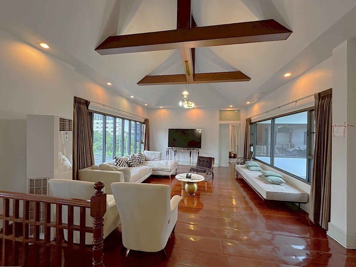 รูป บ้านหรู 5 ห้องนอน พร้อมสระว่ายน้ำ ใจกลางทองหล่อ ** NO CO-AGENT ** - รูปที่ 8/22