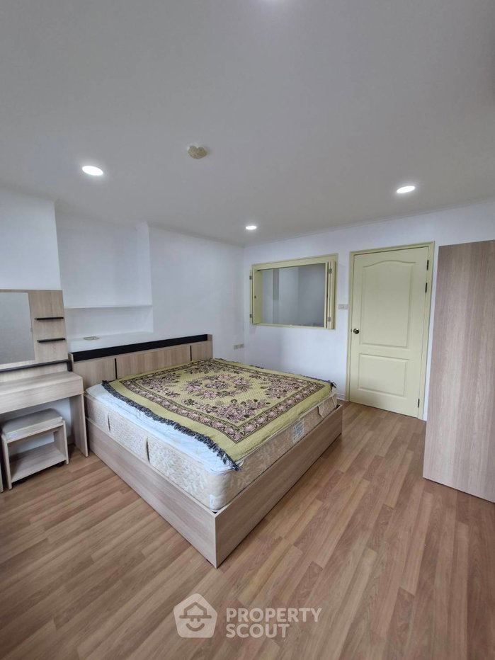 picture 1-BR Condo at Lumpini Place Narathiwas Ratchanakarin in Chong Nonsi (ID 2044107) - 8/17