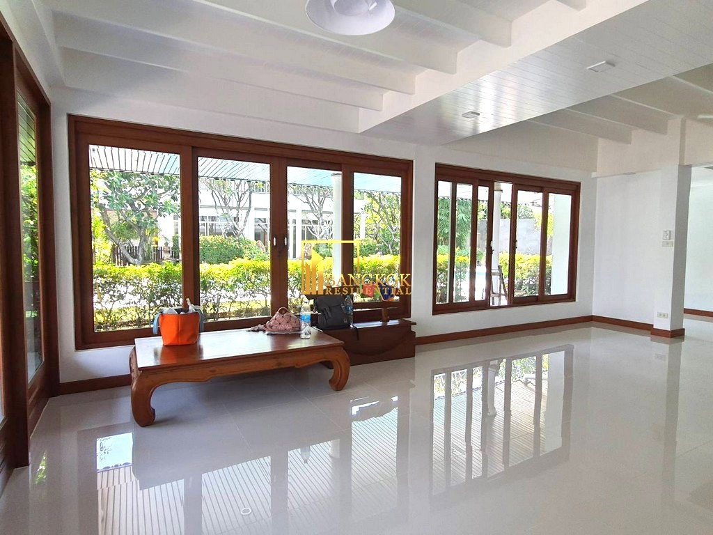 รูป Very Spacious 3 Bedroom House With Pool in Ekkamai Area - BR2621CD - รูปที่ 3/38
